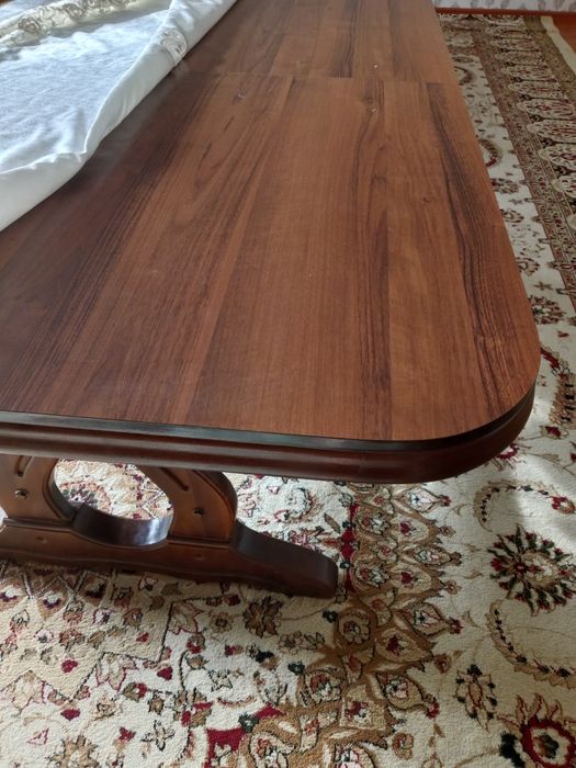 Продается ковер и овальный стол