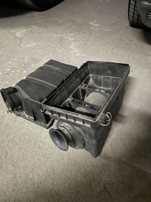 Корпус воздушного фильтра w124