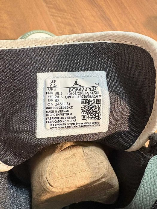 Nike Air Jordan 1 mid culoarea Jade Smoke, Mărimea 38,5