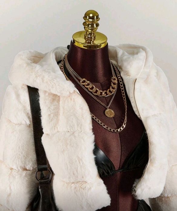 Ново дамско бяло пухено яке размер XXS