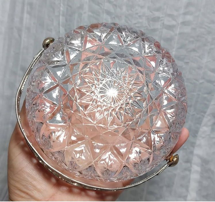 Очень красивая конфетница