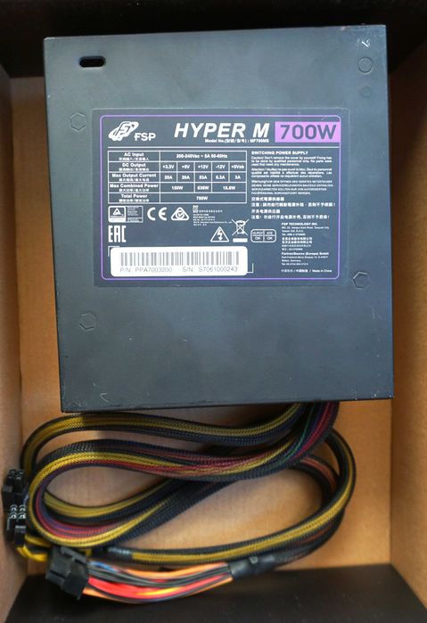 Захранване HYPER M 700W - ново, с комплект кабели