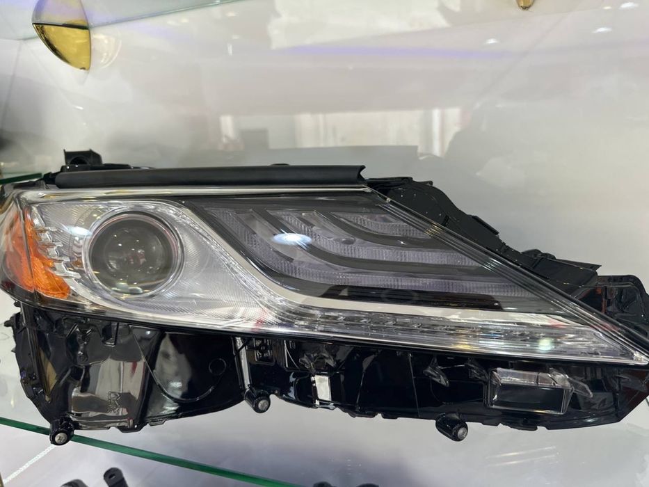 Toyota Camry передние фары / фара