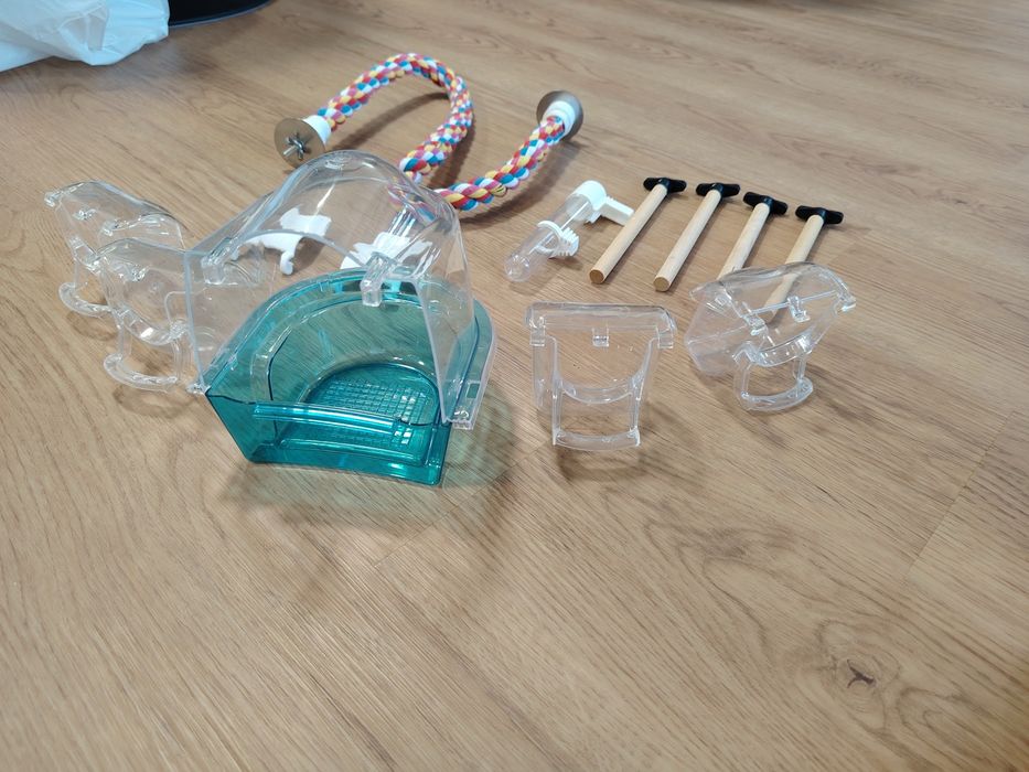 Клетка за птици с включени аксесоари