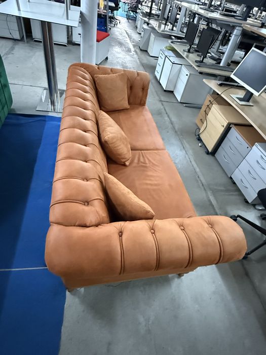 Диван Chesterfield кафяв набукова кожа  за офис и дамо чакалня немско качество обзавеждане ;