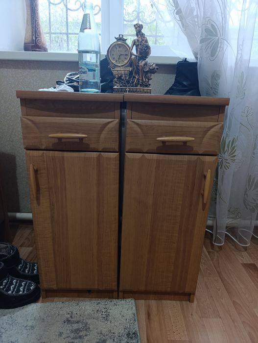 Кровать и тумбочки