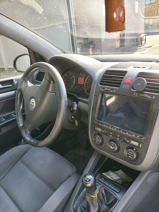 Vând golf 5                                   .