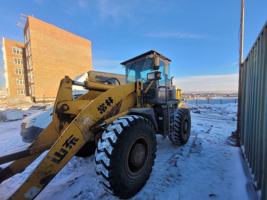 Погрузчик фронтальный