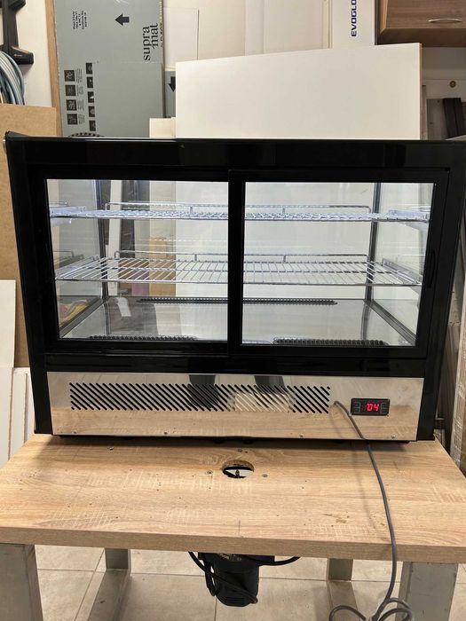 Хладилна витрина