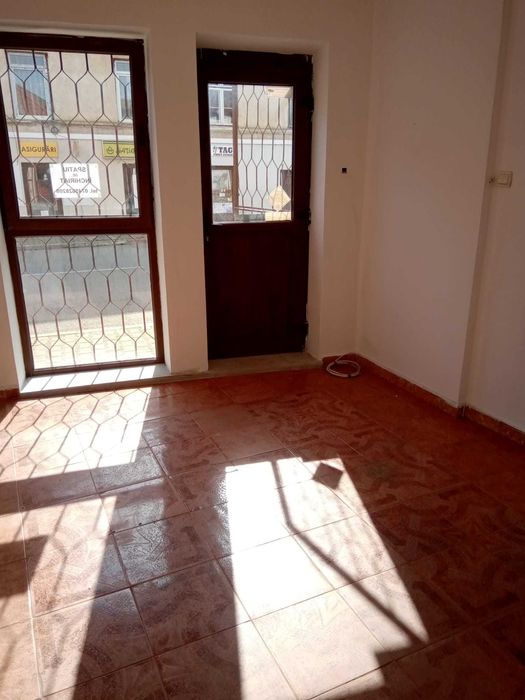 spatiu comercial