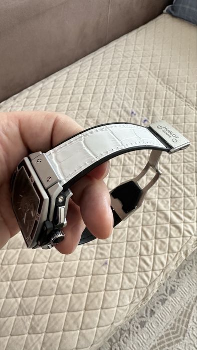 HUBLOT часы новые