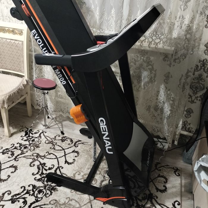 Беговая дорожка genau evoluation m800