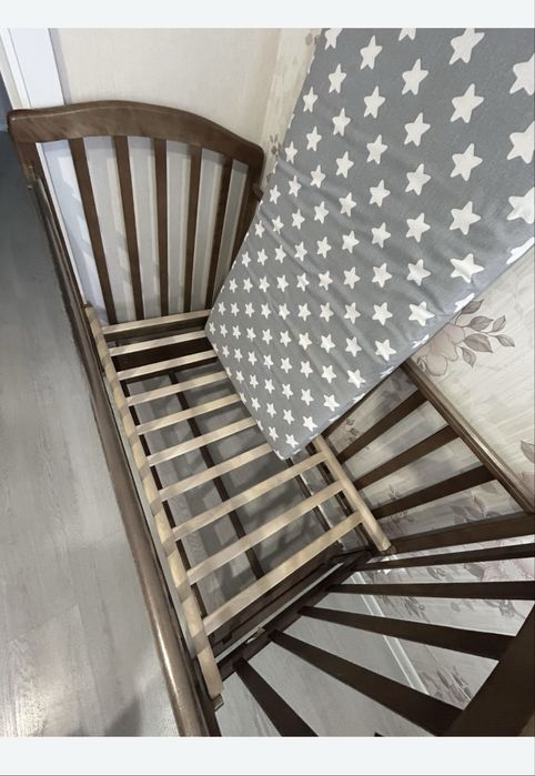 Продам кровать с матрасом