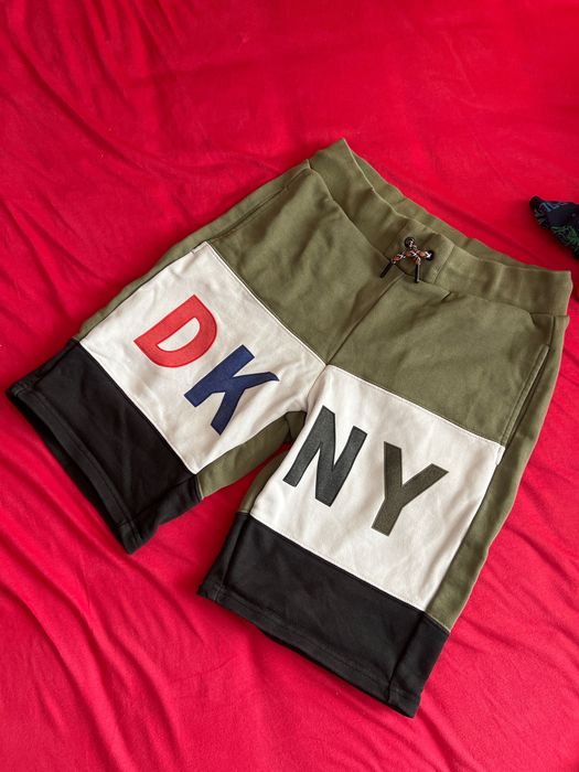 Geacă DKNY cu 2 fețe+ pantaloni scurți