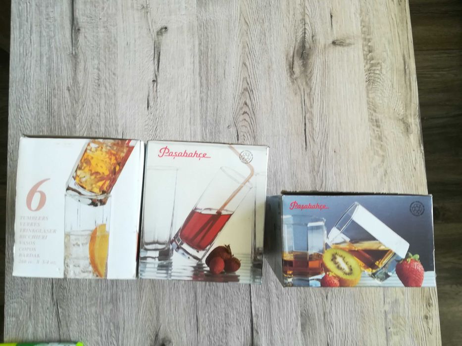 Комплект стъклени чаши и декорации за дома