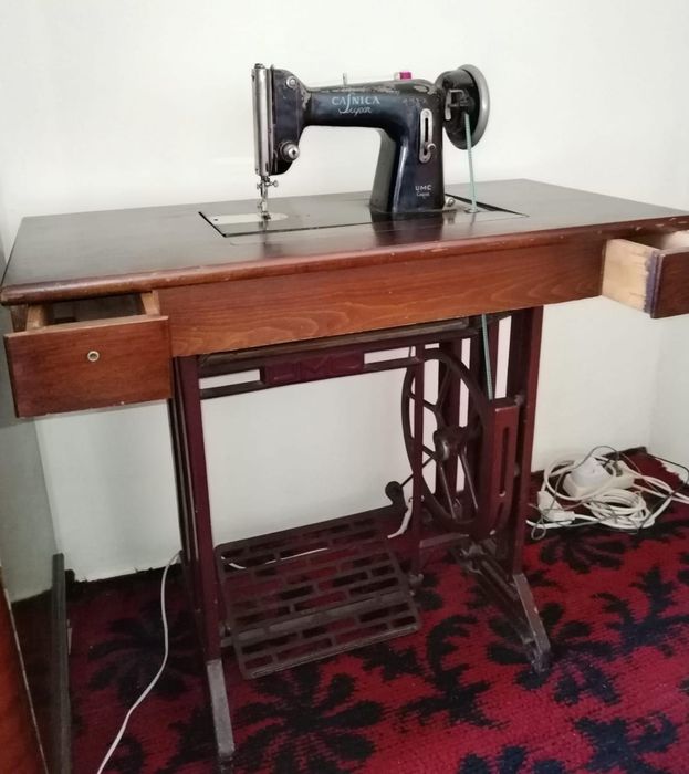 Vanzare masina de cusut manuala Casnica Super UMC Cugir
