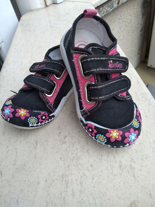 Обувки от плат за момиченце