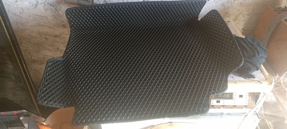 Ева полики мерседес 124