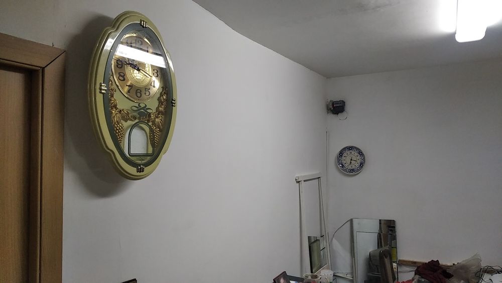 Часы старинные современные