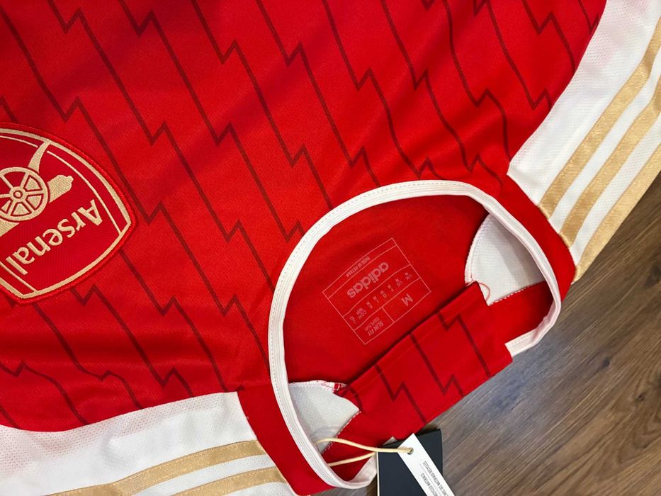 Нов оригинален екип на Арсенал размер M