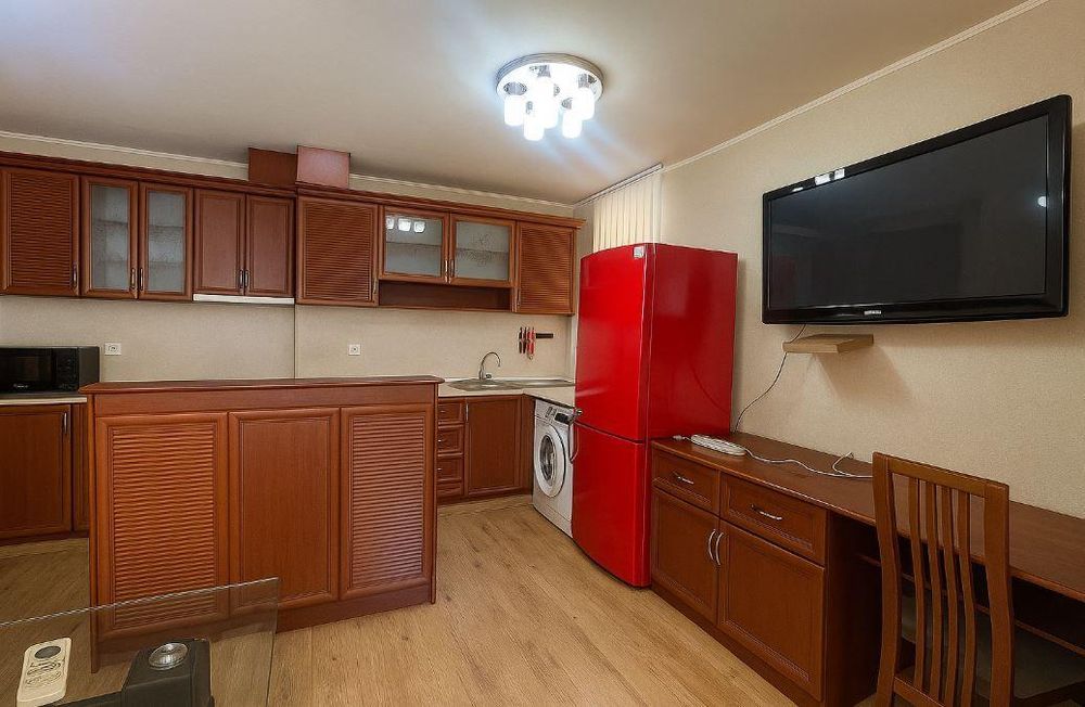 Дава се под наем Тристаен апартамент в Варна, Цветен квартал - 65 кв.м за 550 € - Снимка #1