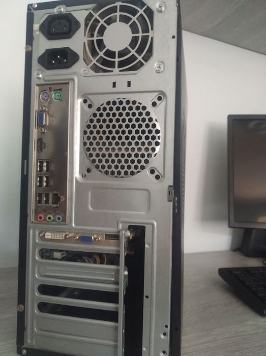 Hamyonbop kompyuter !!! 
O'yinga va ofisga kompyuter sotiladi.

CPU: i