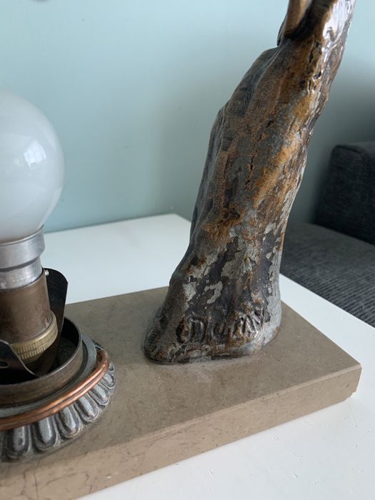 Стара скулптурна лампа