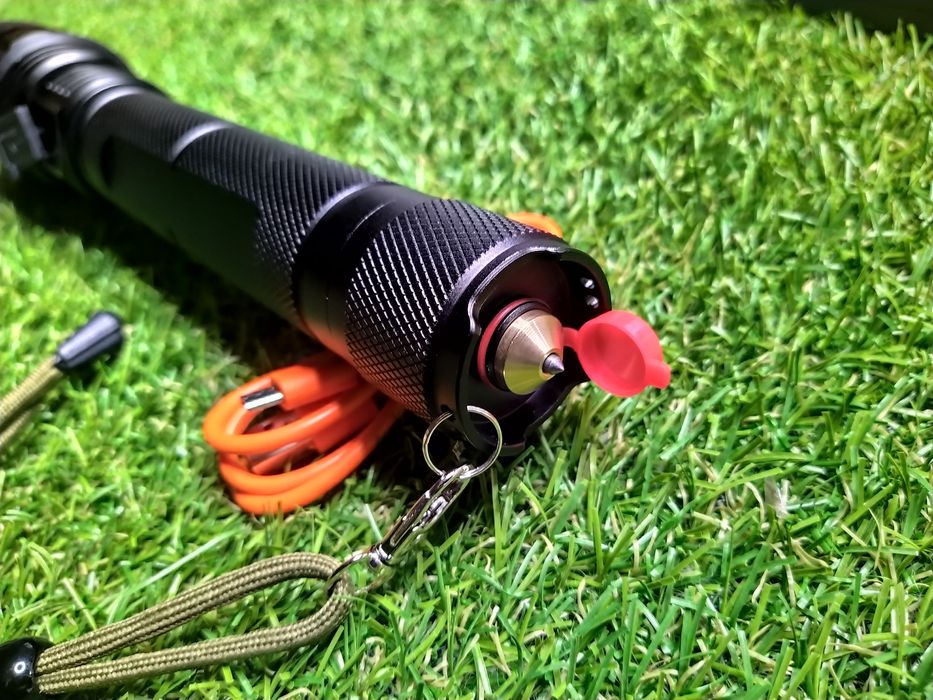 XHP120.2 Lanterna PROFESIONALA LED twelve core (12 nuclee luminoase)