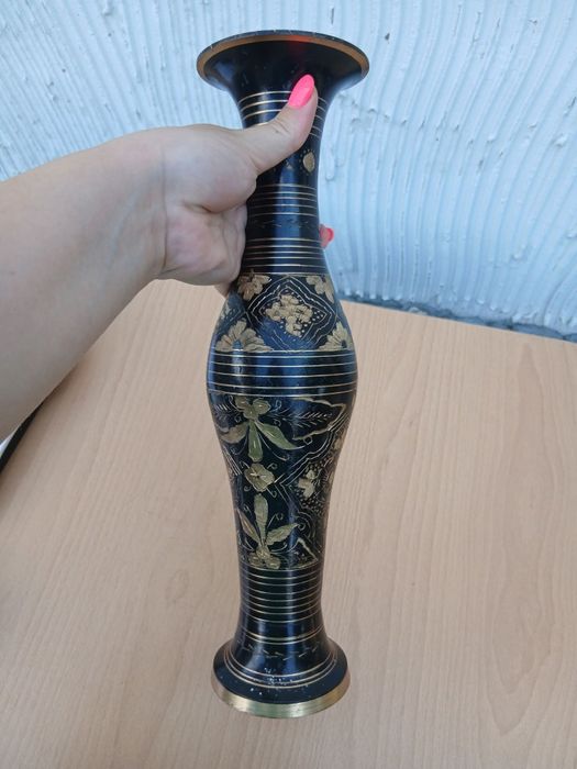 Бронзова ваза с гравюри цена 45лв