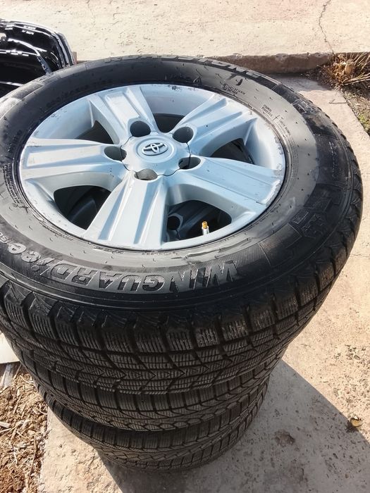 Шины зимние липучки Roadstone Корея, Диски R18 Toyota в оригинале я ди