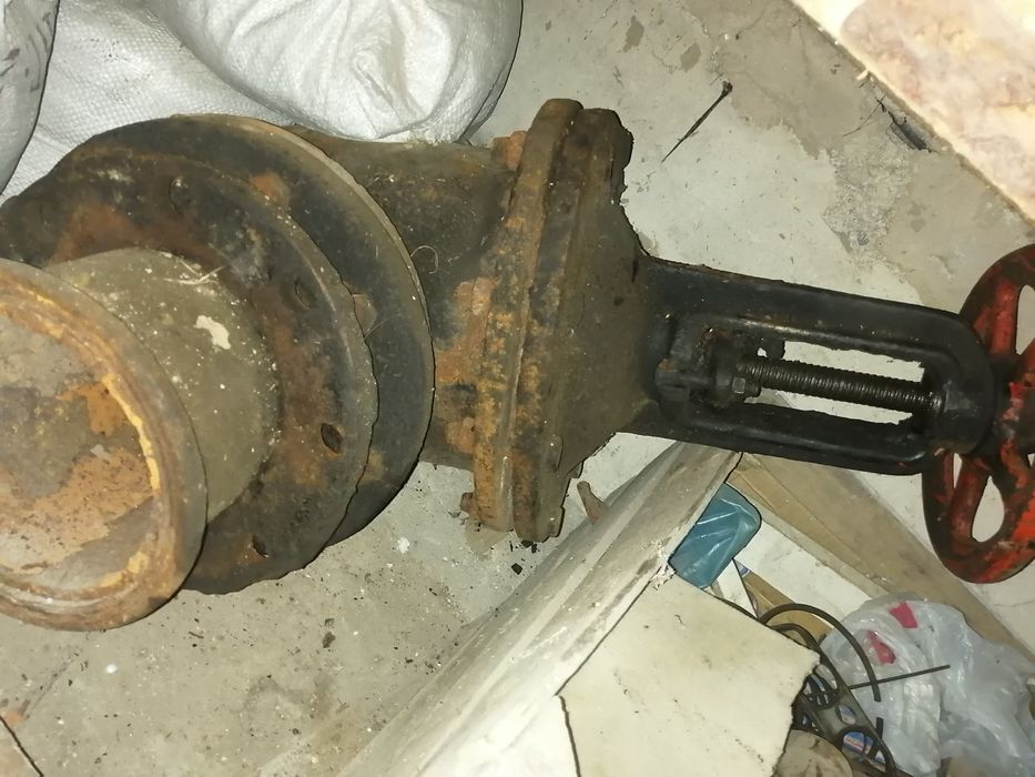 Задвижка чугунная 150 с фланцем