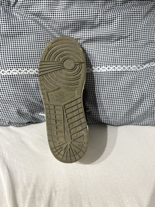 Jordan 1low travis scott