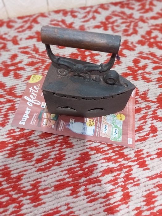 Fier cu cărbuni în stare foarte bună