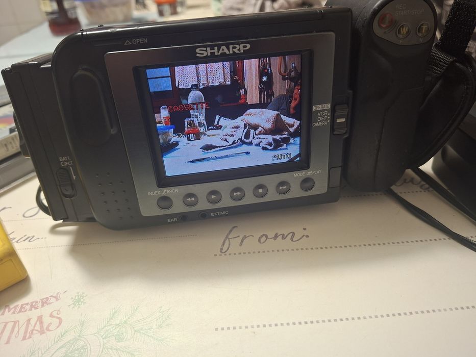 Sharp camcorder VL-E40L, 6 casete HI8, incarcator+ 2 baterii