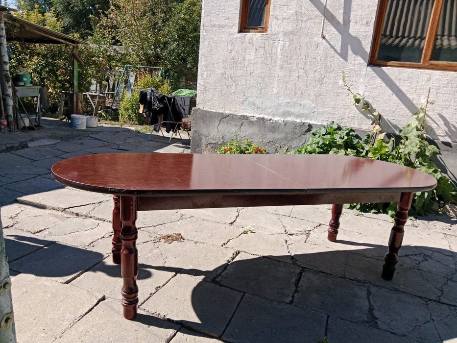 Стол для зала в отличном состояние