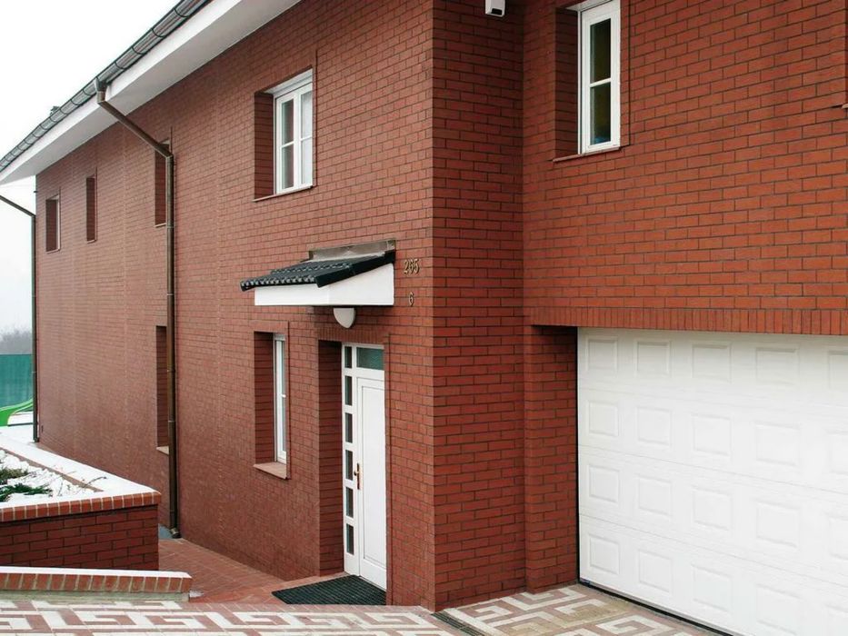 Облицовочный кирпич красный