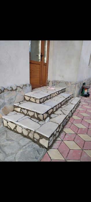 Vând și montez piatra de munte  naturala