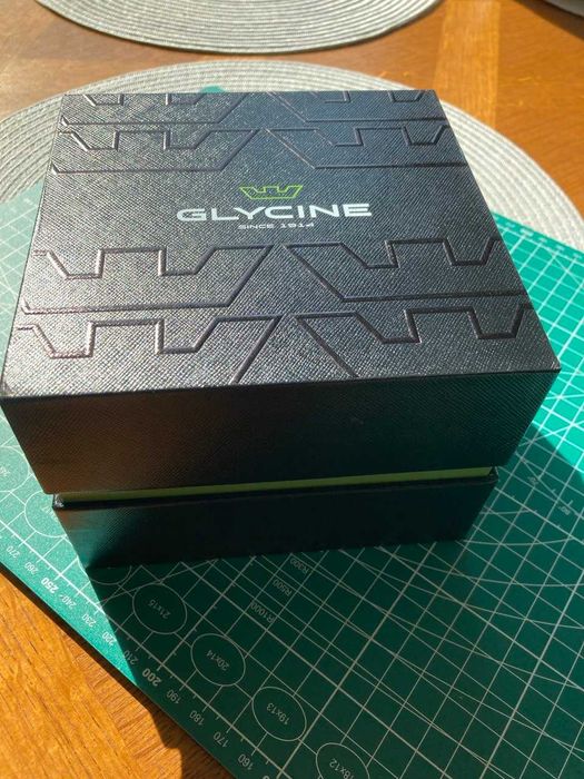 Glycine Airman 42 mm Quartz Swiss made. Superluminova.