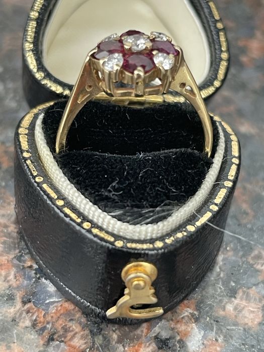 Inel vintage din aur 18 kt cu diamante si rubine!