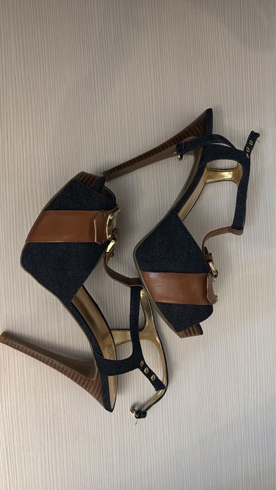 Sandale Guess cu toc inalt