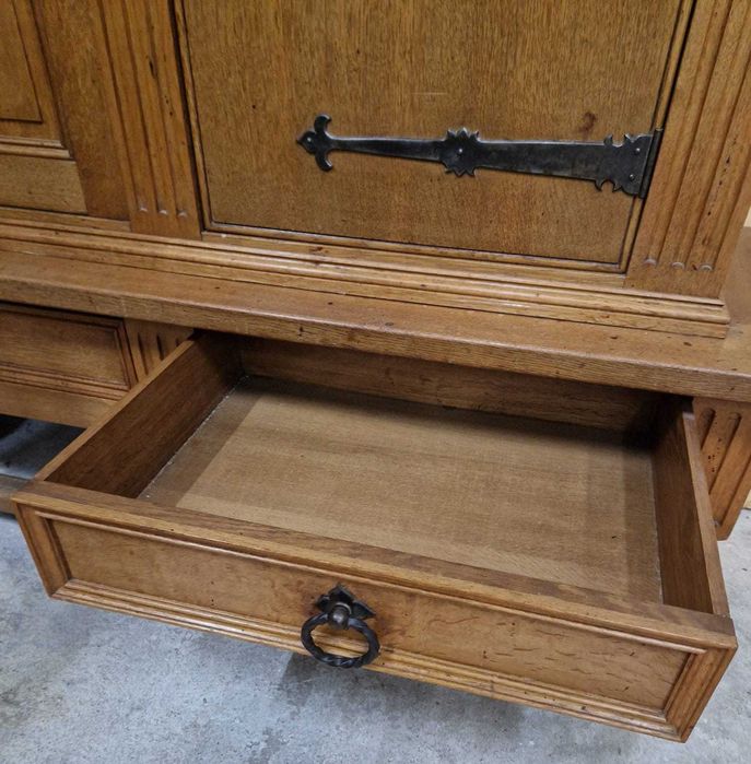 Голям контрабюфет дресоар на две части от дъбов масив