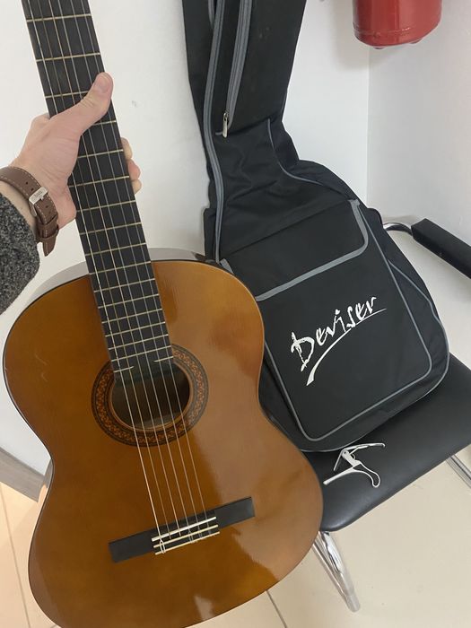 Гитара Ямаха почти новый чехол коподастр бари бар