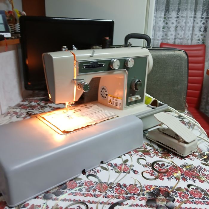 Masina de cusut VCTORIA ZICK ZACK în totalitate din metal