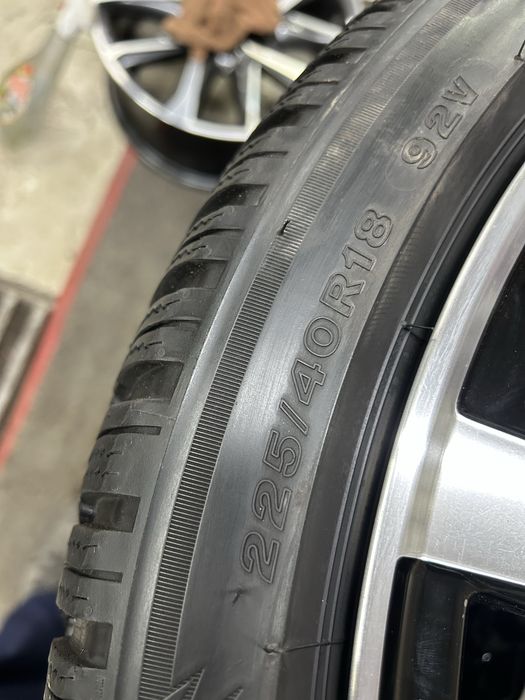 225/40/18 4 бр Зимни  Bridgestone