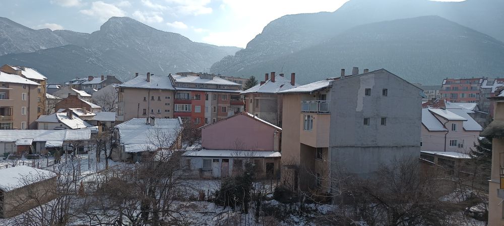 Дава се под наем Едностаен апартамент в Враца, Квартал 72 - 40 кв.м за 199.41 € - Снимка #1