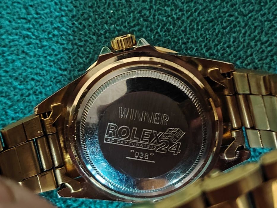 Ceas gold cu mecanism quart,ca nou