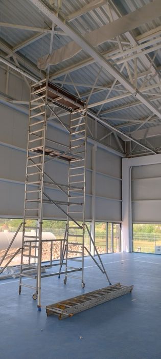 Schela de aluminiu Închiriez schela de aluminiu