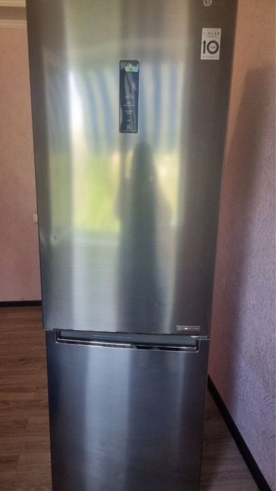 Продается холодильник LG