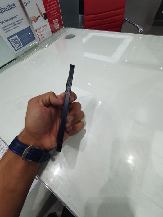 Iphone 12.  128 gb 82%