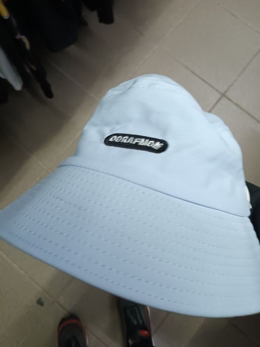 Vând pălărie rotunda albastra